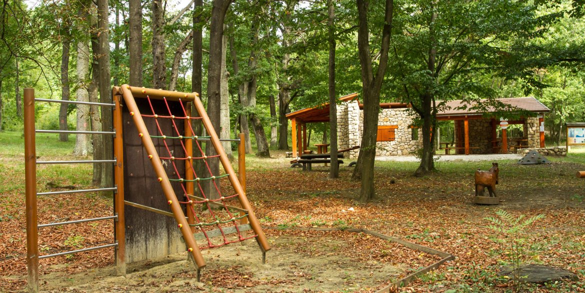 Cseri-kapu pihenőhely