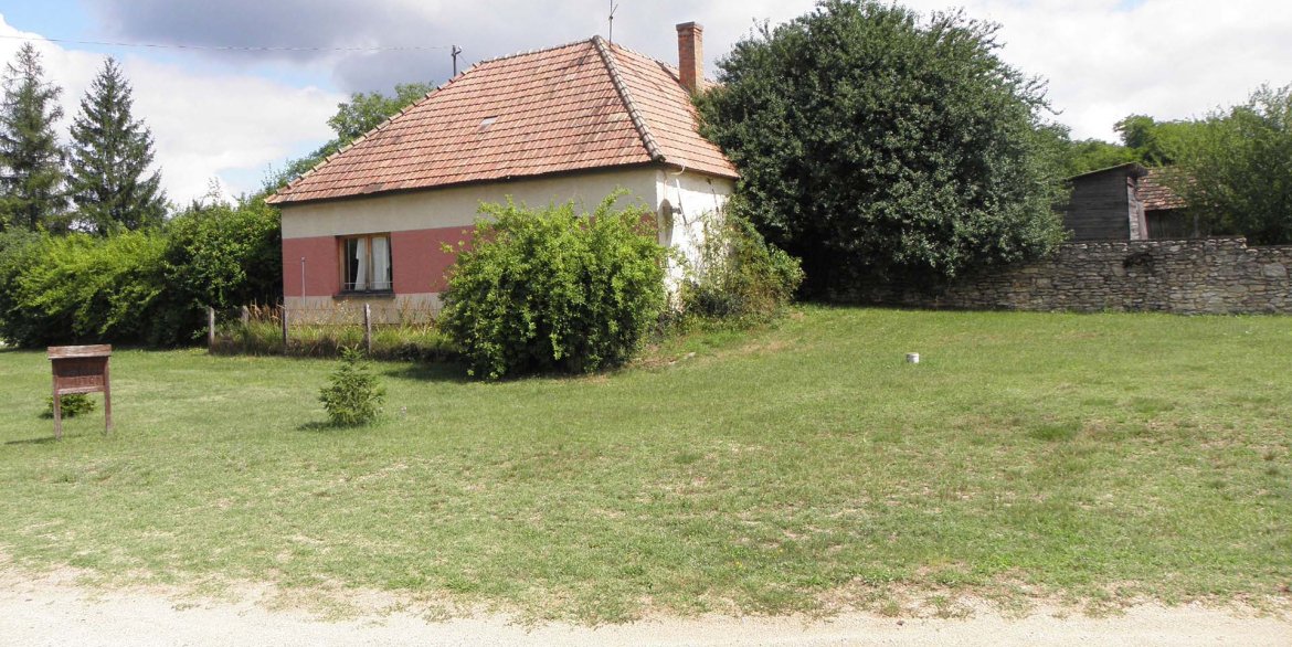 Fenyőfő belterületi ház